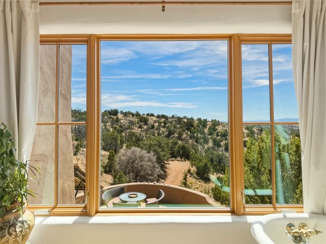 30 Camino Sanador, Santa Fe, NM 87505