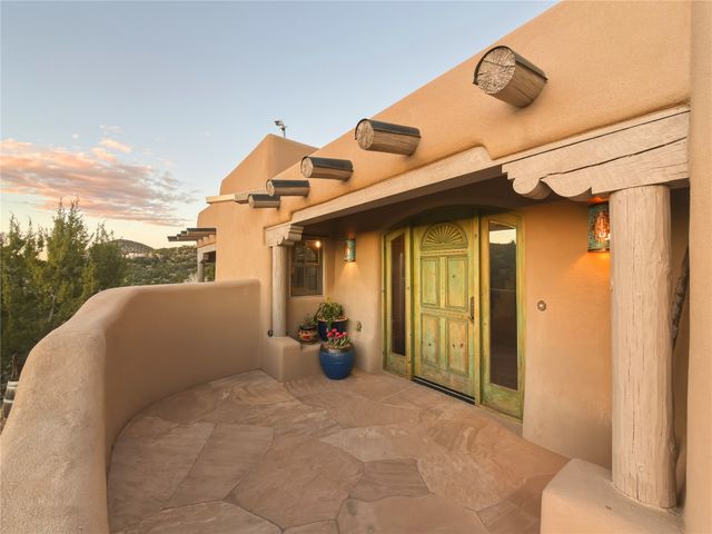 30 Camino Sanador, Santa Fe, NM 87505