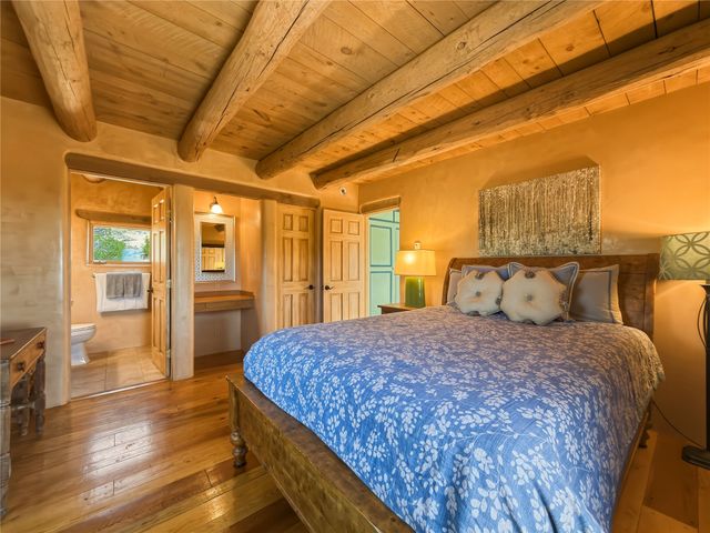 30 Camino Sanador, Santa Fe, NM 87505