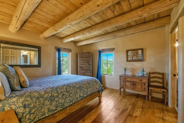 30 Camino Sanador, Santa Fe, NM 87505