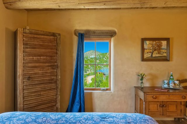 30 Camino Sanador, Santa Fe, NM 87505