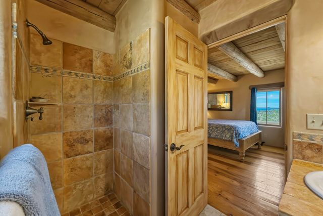 30 Camino Sanador, Santa Fe, NM 87505