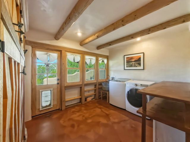 30 Camino Sanador, Santa Fe, NM 87505