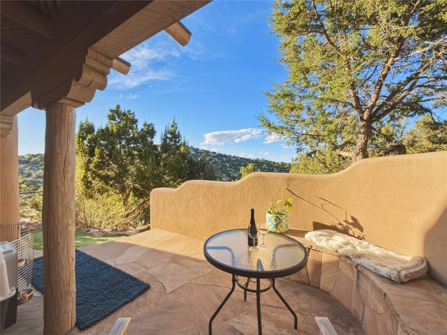 30 Camino Sanador, Santa Fe, NM 87505