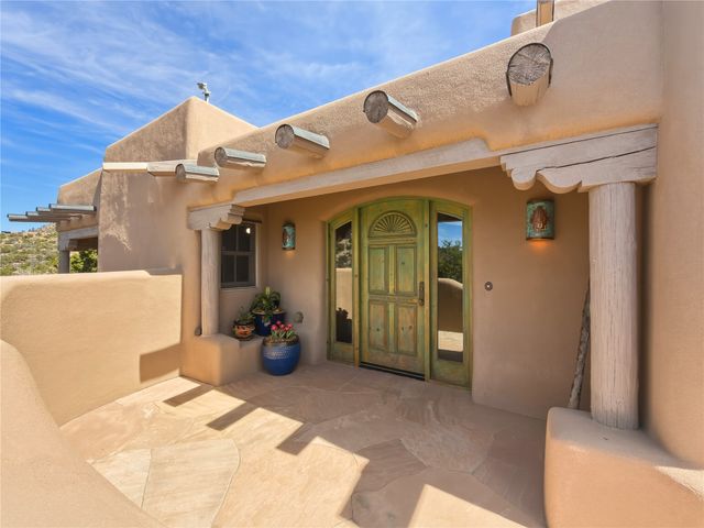 30 Camino Sanador, Santa Fe, NM 87505