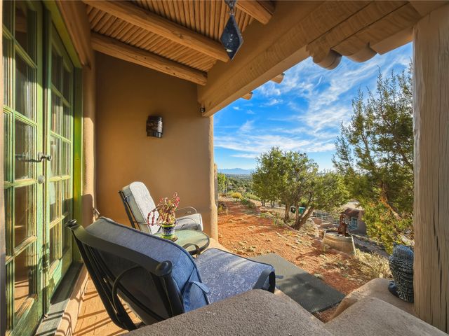 30 Camino Sanador, Santa Fe, NM 87505