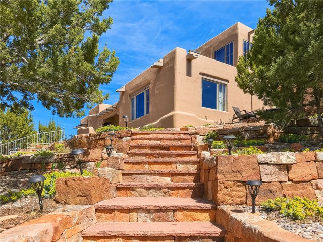 30 Camino Sanador, Santa Fe, NM 87505