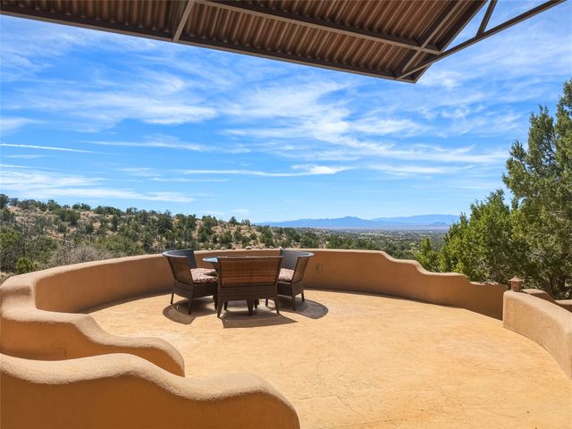 30 Camino Sanador, Santa Fe, NM 87505