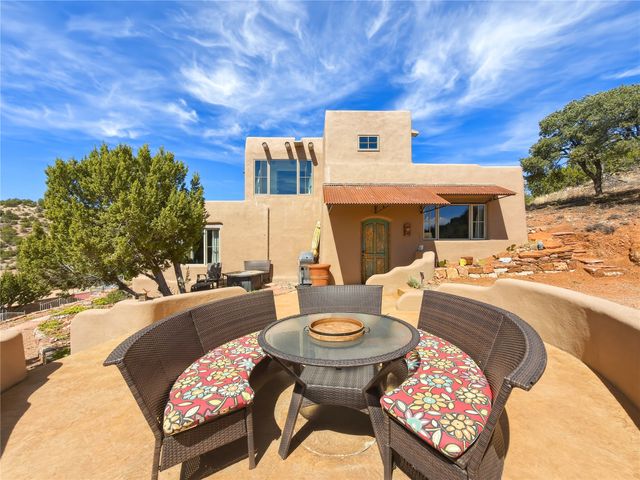 30 Camino Sanador, Santa Fe, NM 87505