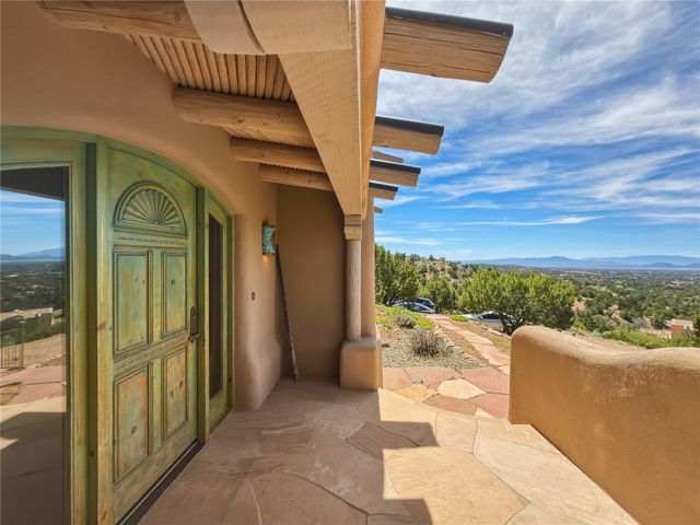 30 Camino Sanador, Santa Fe, NM 87505