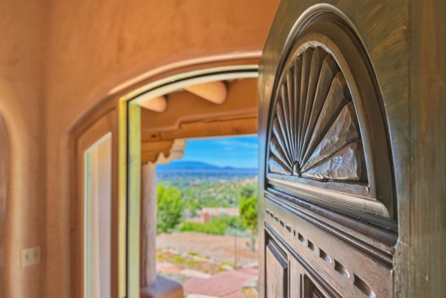 30 Camino Sanador, Santa Fe, NM 87505