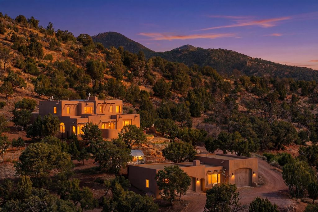 30 Camino Sanador, Santa Fe, NM 87505