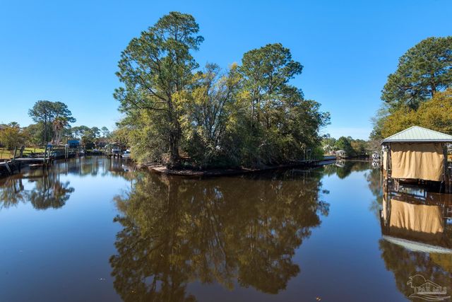 2957 Coral Strip Pkwy, Gulf Breeze, FL 32563