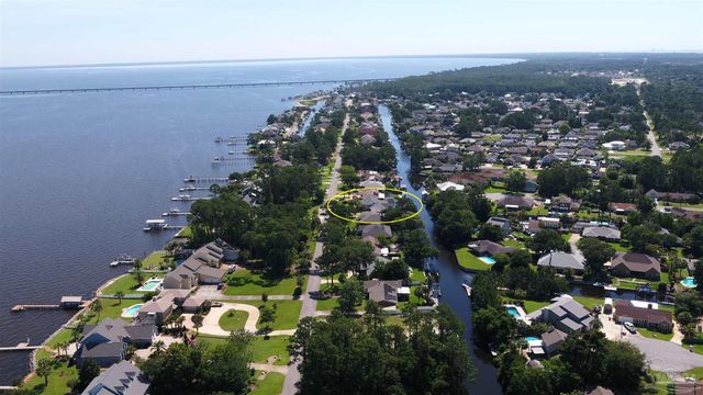 2957 Coral Strip Pkwy, Gulf Breeze, FL 32563