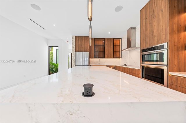 3320 SW 23rd St, Miami, FL 33145