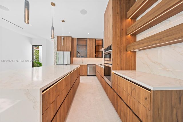 3320 SW 23rd St, Miami, FL 33145