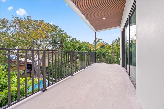 3320 SW 23rd St, Miami, FL 33145