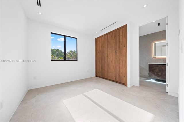 3320 SW 23rd St, Miami, FL 33145