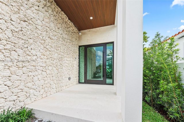 3320 SW 23rd St, Miami, FL 33145