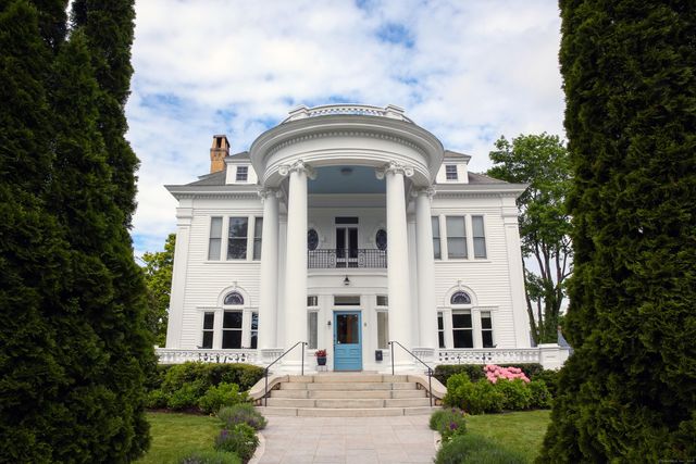 27 Church Street, Groton, CT 06340