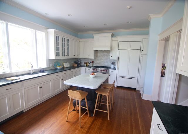 27 Church Street, Groton, CT 06340