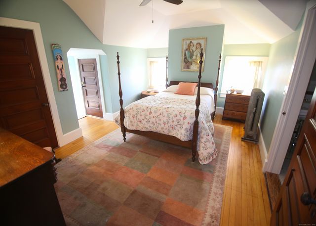 27 Church Street, Groton, CT 06340