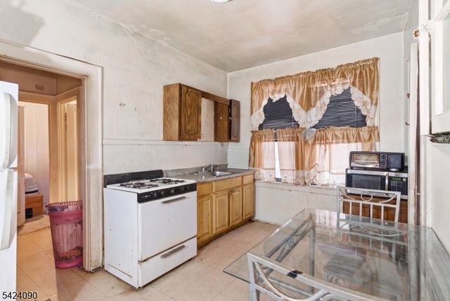 316 Ellery Ave, Newark City, NJ 07106