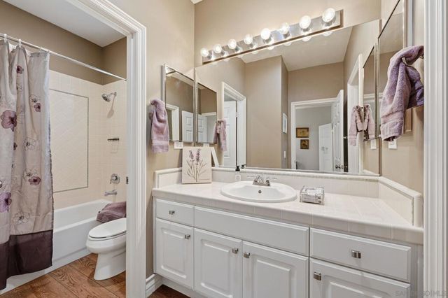 2449 Pine Valley Glen, Escondido, CA 92026