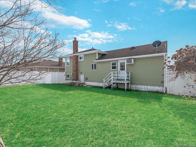 4057 Eve Drive, Seaford, NY 11783
