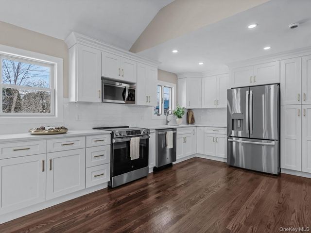 4057 Eve Drive, Seaford, NY 11783