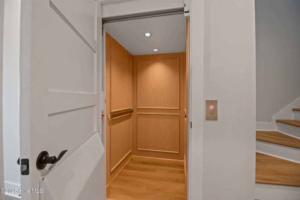 Image 10 of property listing at 3804 Emerald Drive W, Emerald Isle, NC 28594