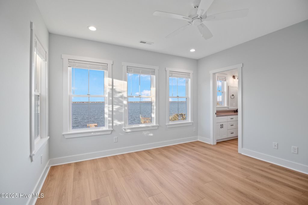 Image 19 of property listing at 3804 Emerald Drive W, Emerald Isle, NC 28594