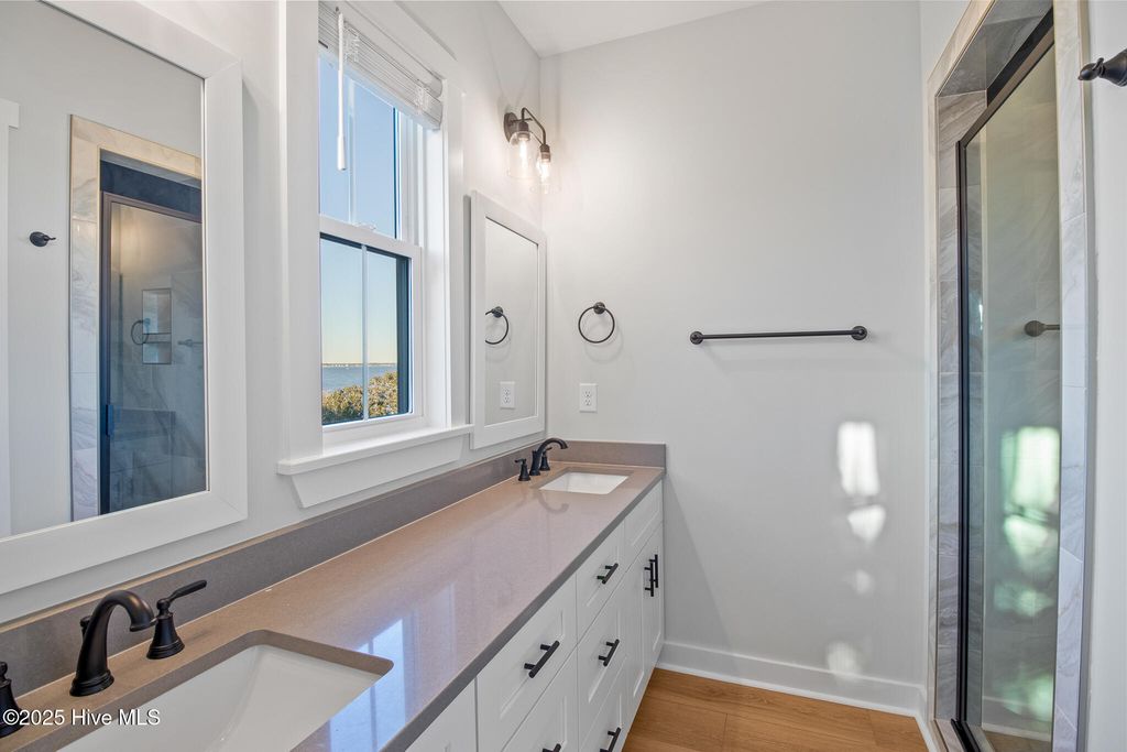 Image 20 of property listing at 3804 Emerald Drive W, Emerald Isle, NC 28594