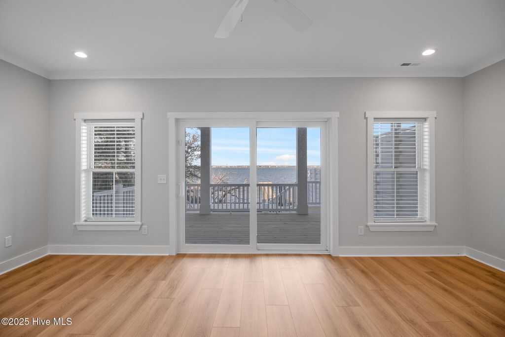 Image 21 of property listing at 3804 Emerald Drive W, Emerald Isle, NC 28594