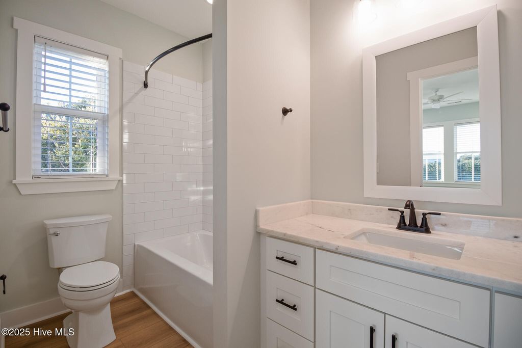 Image 27 of property listing at 3804 Emerald Drive W, Emerald Isle, NC 28594