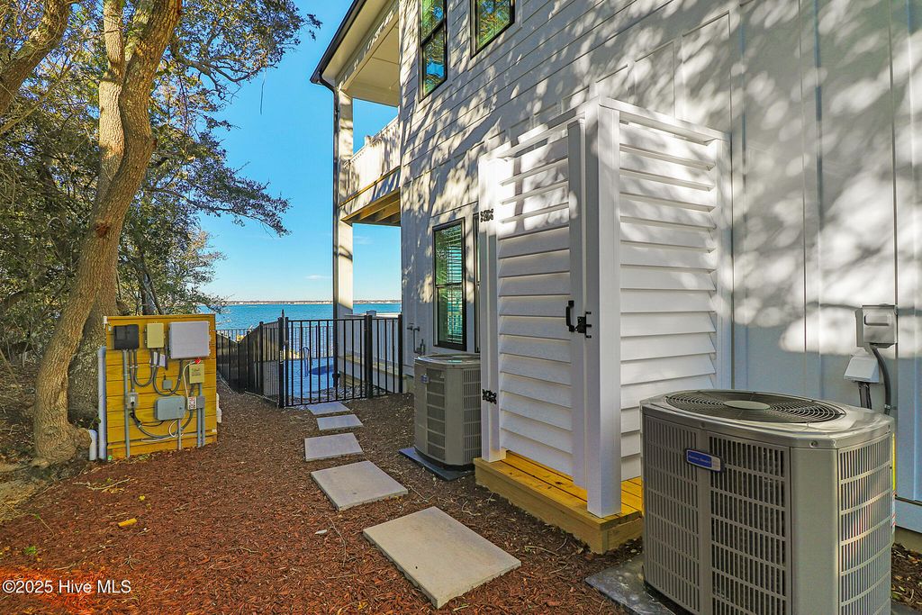 Image 43 of property listing at 3804 Emerald Drive W, Emerald Isle, NC 28594