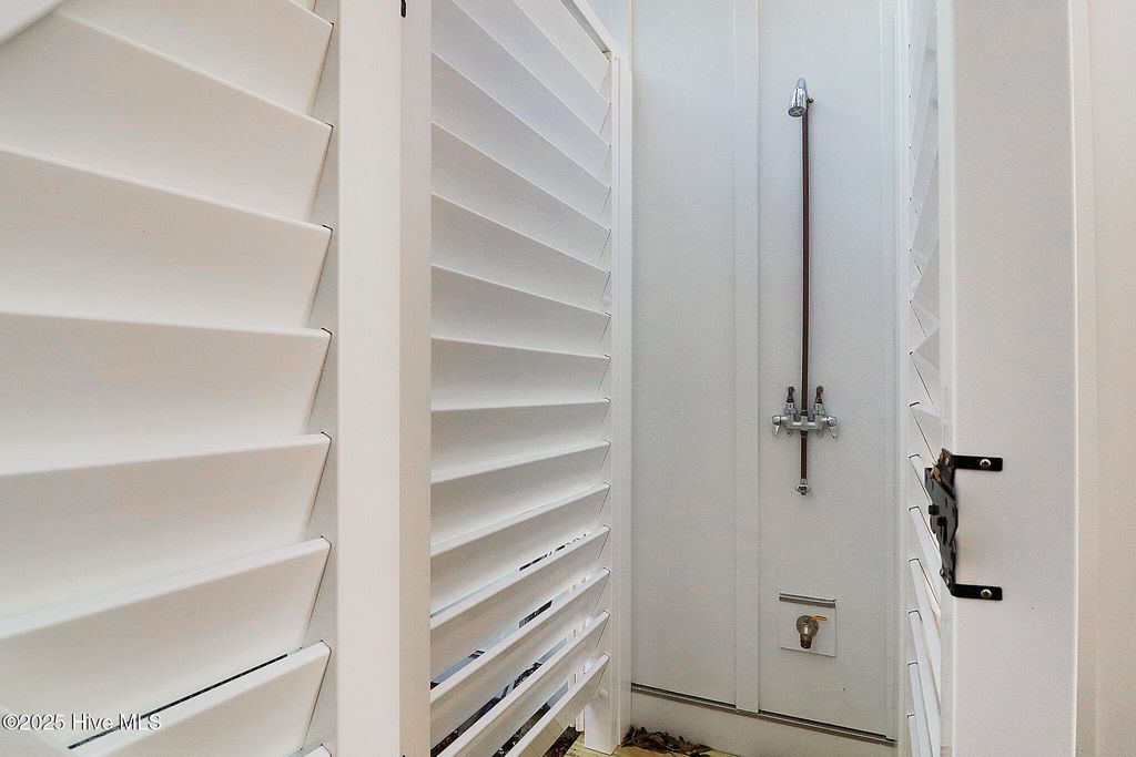 Image 44 of property listing at 3804 Emerald Drive W, Emerald Isle, NC 28594