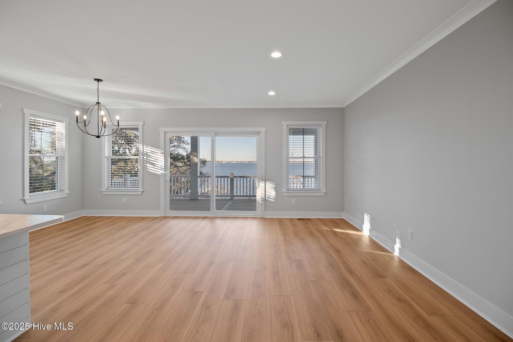 Image 8 of property listing at 3804 Emerald Drive W, Emerald Isle, NC 28594