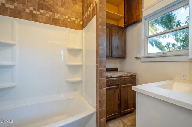 933 E Santa Paula Street, Santa Paula, CA 93060