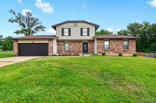 20 Sandalwood Court, St Charles, MO 63304