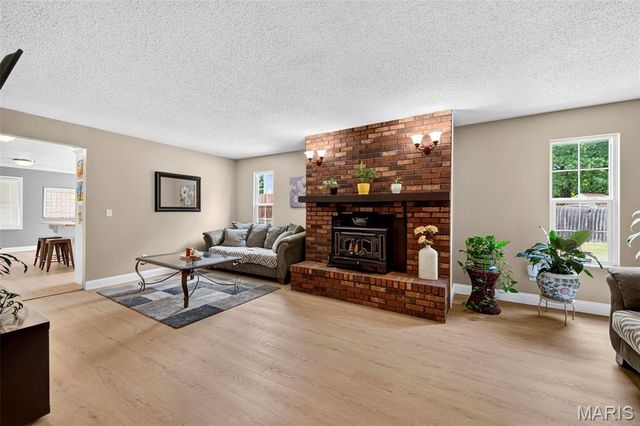 20 Sandalwood Court, St Charles, MO 63304