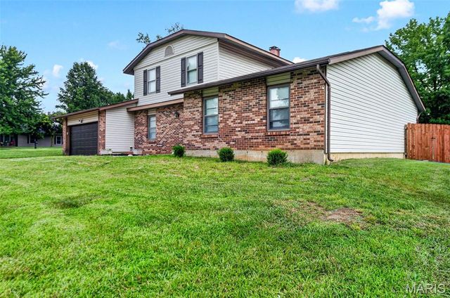 20 Sandalwood Court, St Charles, MO 63304