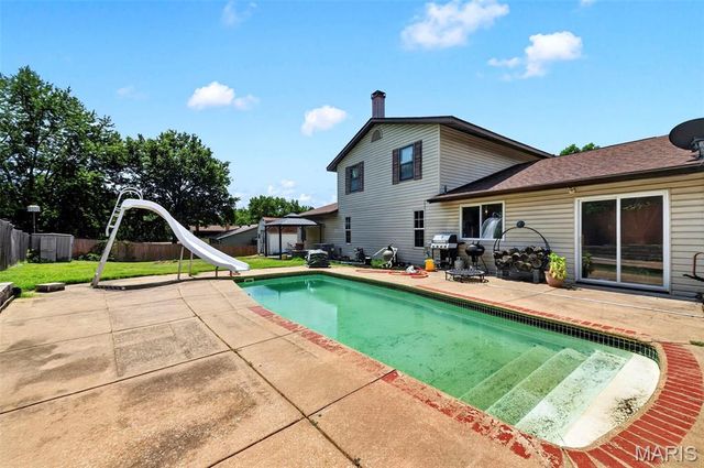 20 Sandalwood Court, St Charles, MO 63304