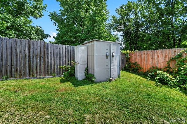 20 Sandalwood Court, St Charles, MO 63304