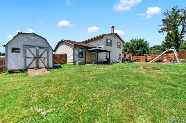 20 Sandalwood Court, St Charles, MO 63304