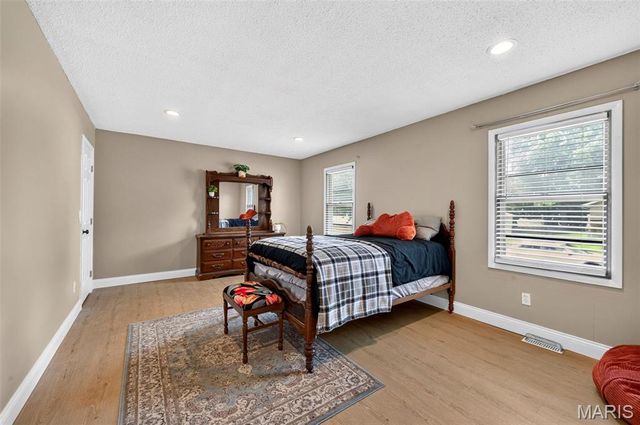 20 Sandalwood Court, St Charles, MO 63304
