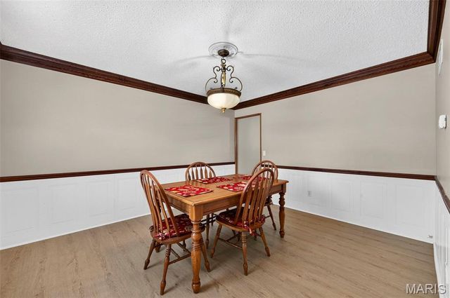 20 Sandalwood Court, St Charles, MO 63304