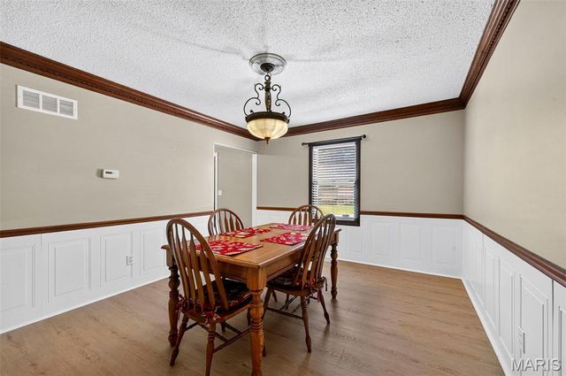 20 Sandalwood Court, St Charles, MO 63304