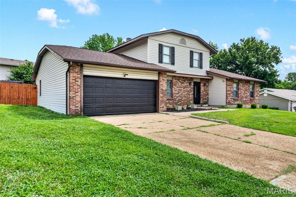 20 Sandalwood Court, St Charles, MO 63304
