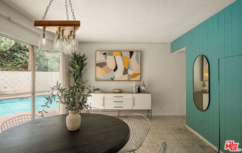 Image 12 of property listing at 2650 Greenvalley Road, Los Angeles, CA 90046